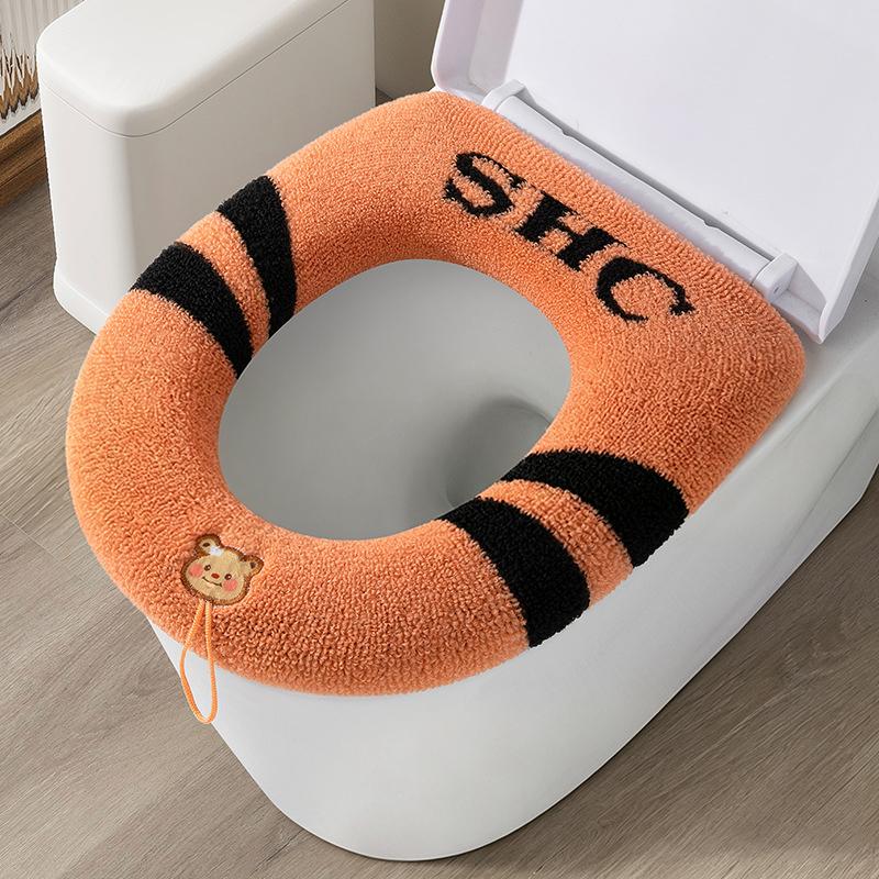 Home Bathroom Essentials - Penutup Dudukan Toilet 1 Buah Bantalan